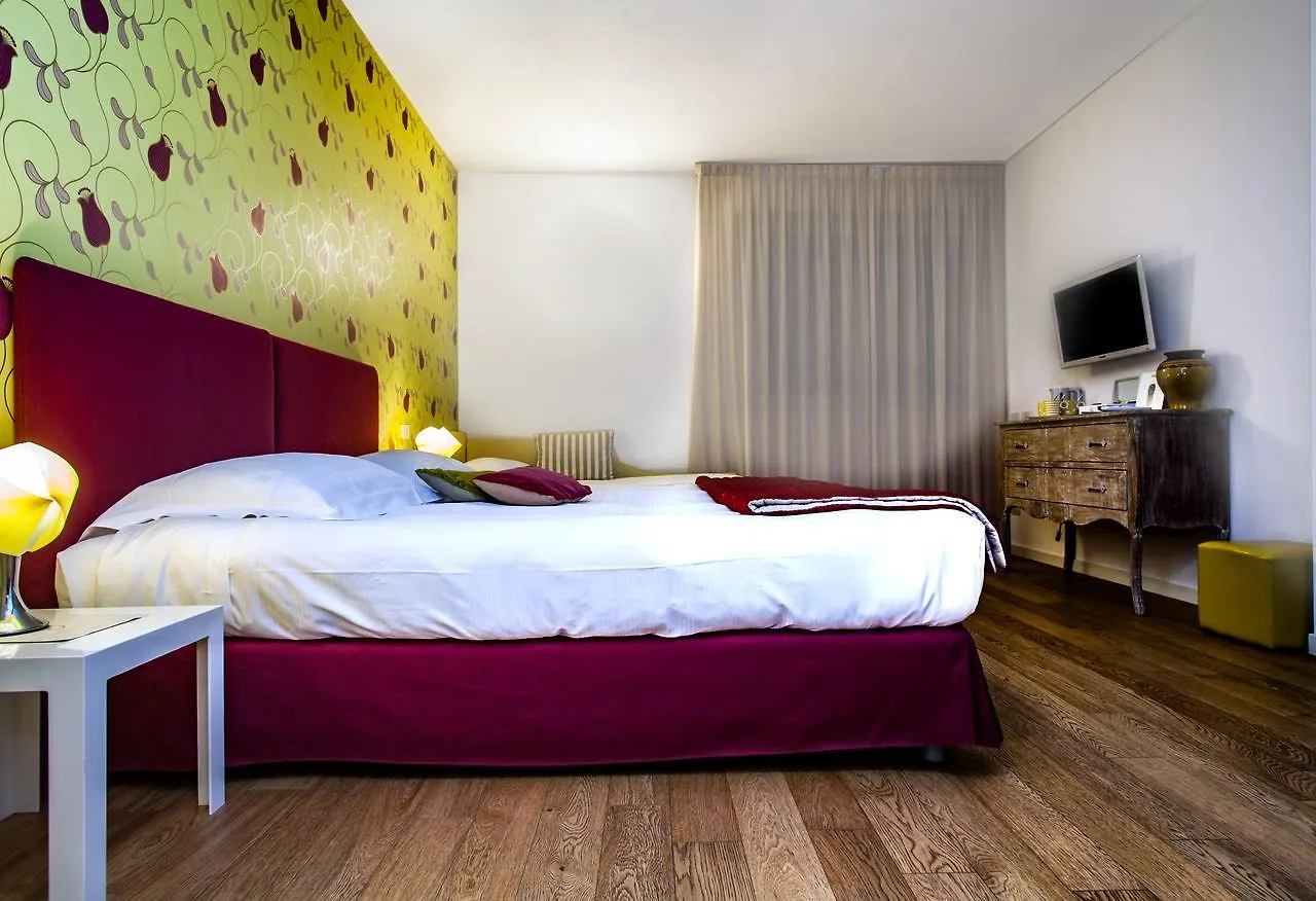 Spluga Sosta & Hotel Dubino 4*,  Italy